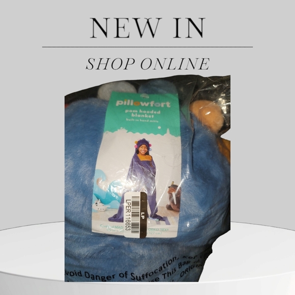 NWT Pillowfort Pom Hooded Kids Blanket w/ Built-in Hand Mitts - Picture 4 of 7